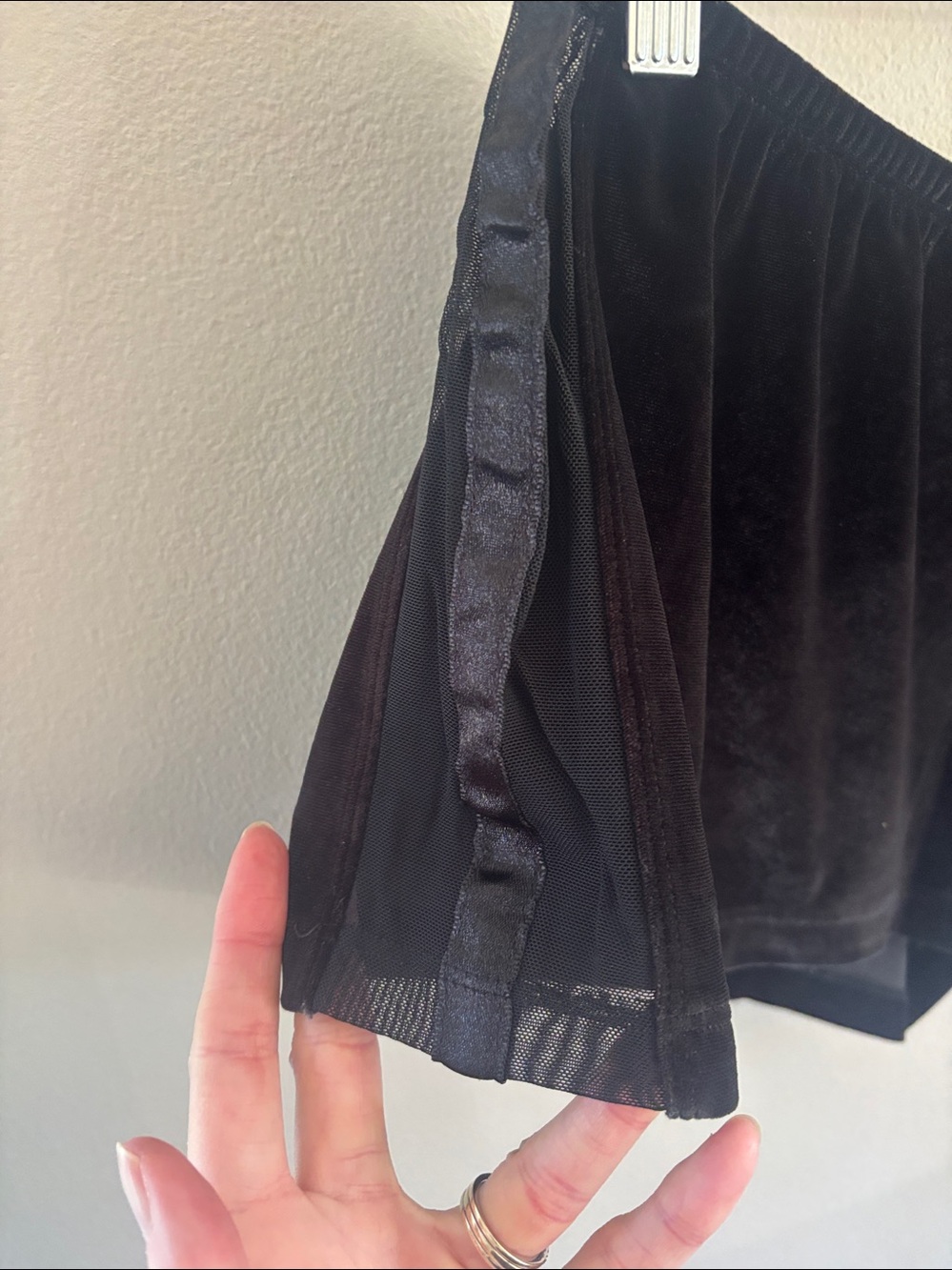 L Bisou Bisou velvet type pj shorts - Picture 2 of 10